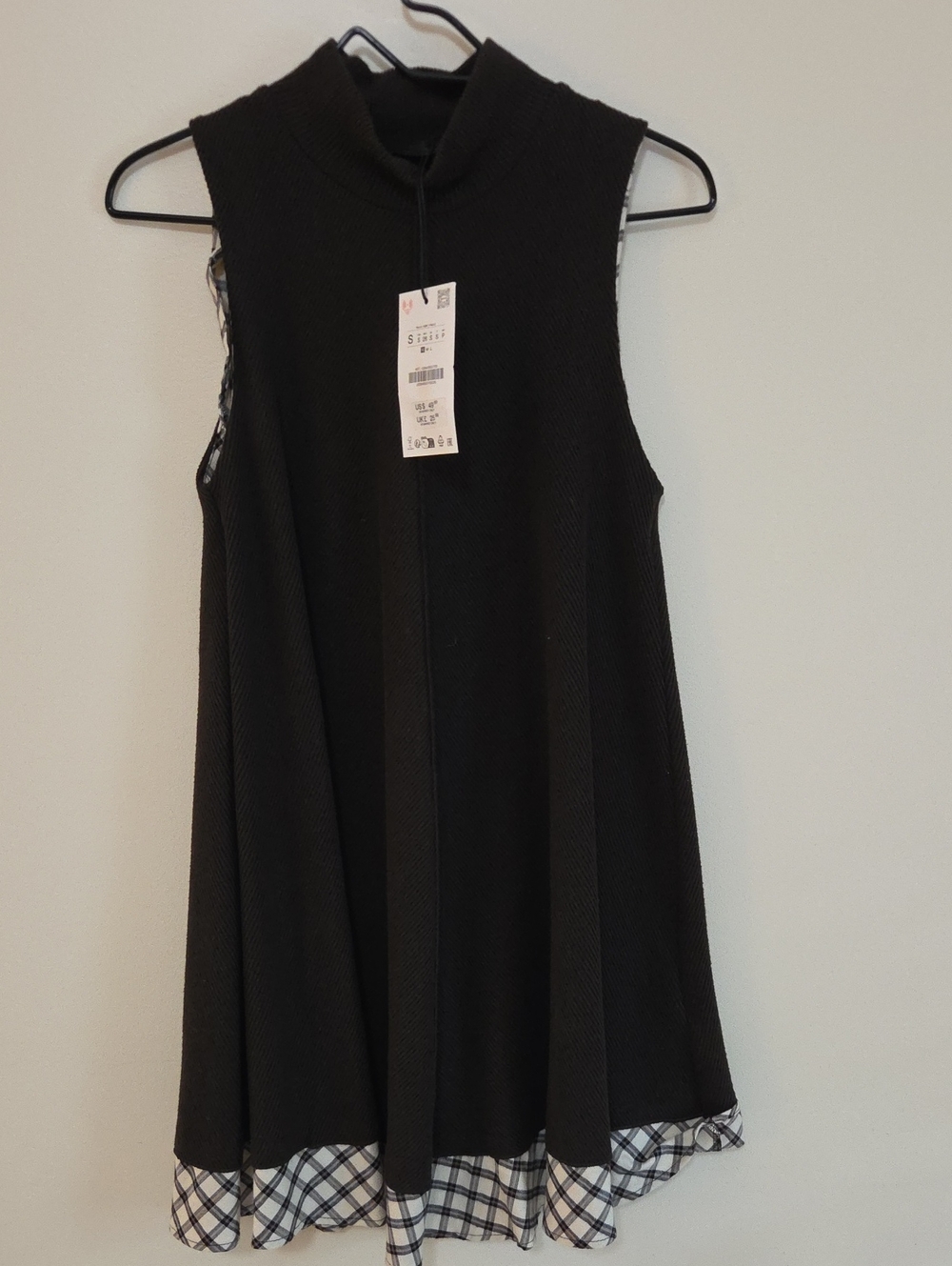 Sleeveless Black Knit Swing Dress with Plaid Hem